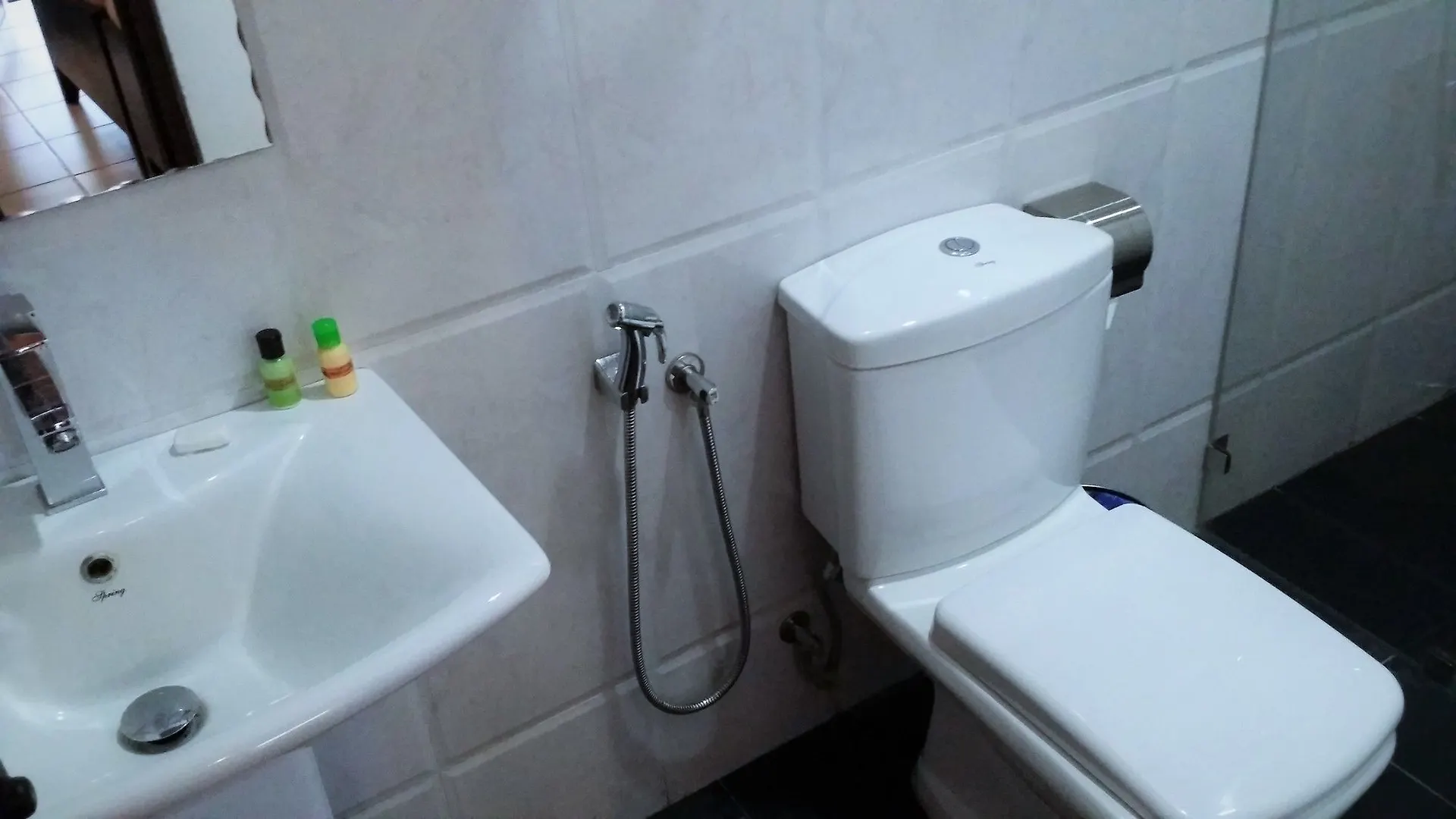 Maple Leaf Hotel Negombo