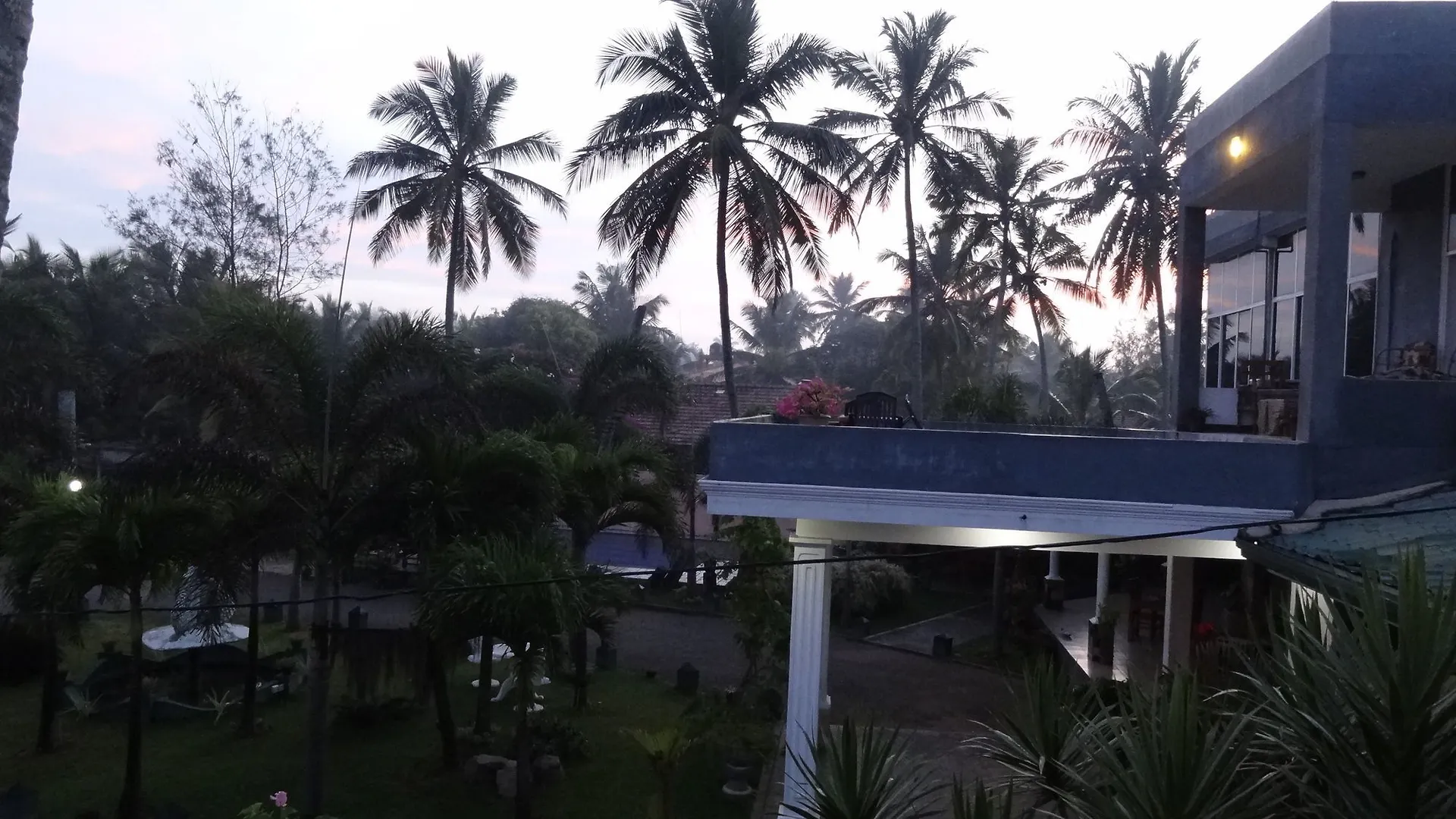 Maple Leaf Hotel Negombo
