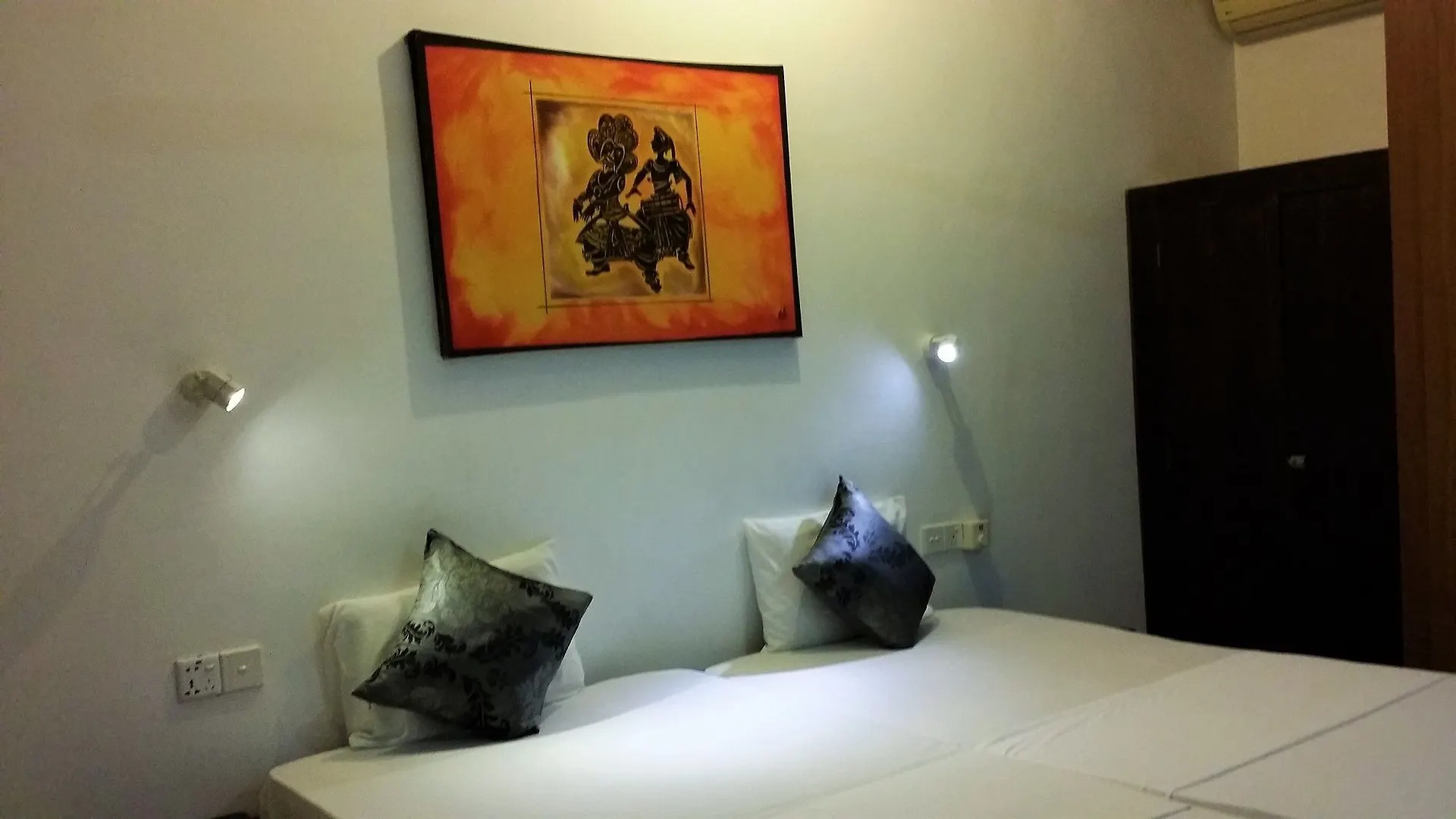 Maple Leaf Hotel Negombo