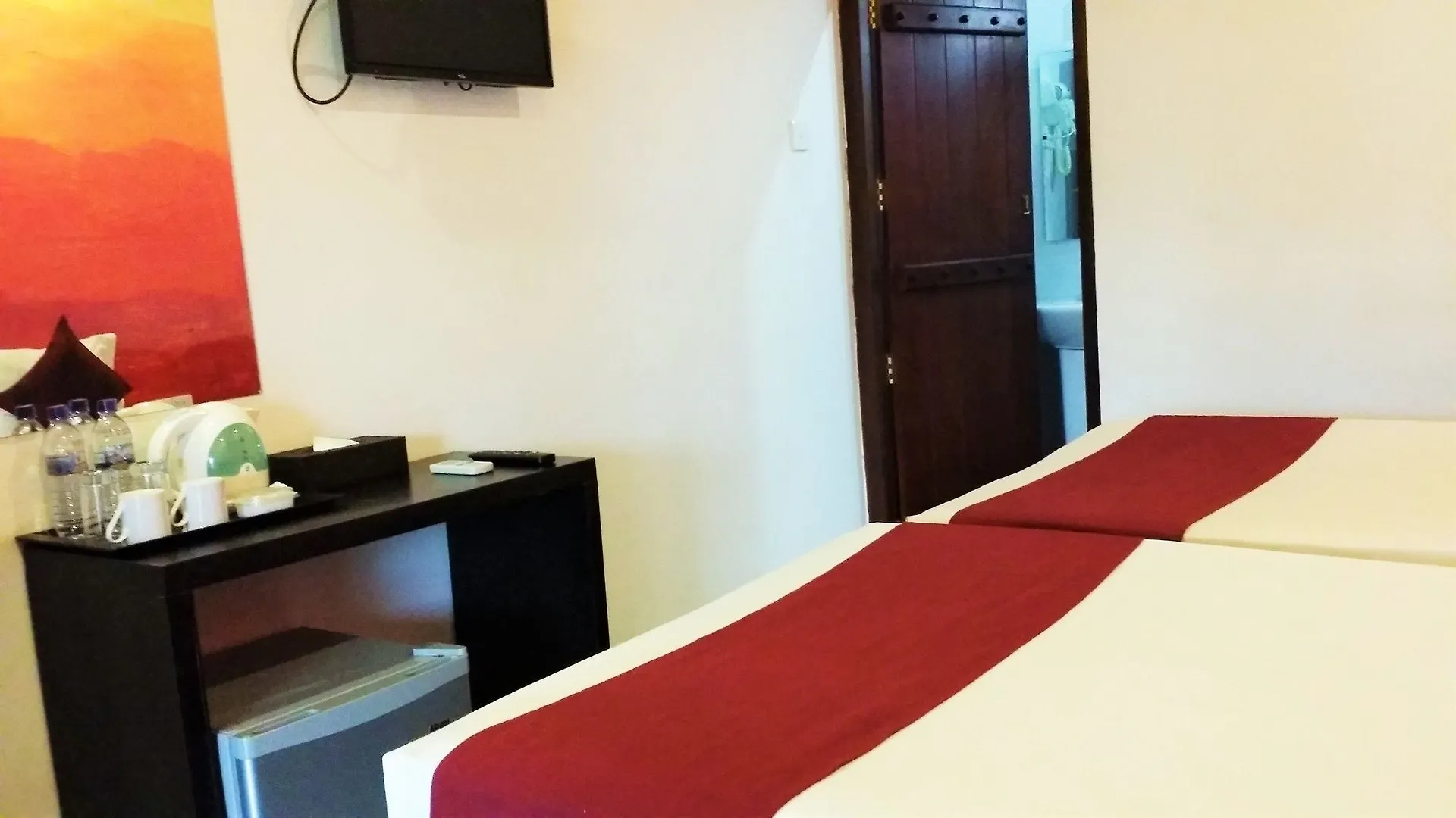 Maple Leaf Hotel Negombo